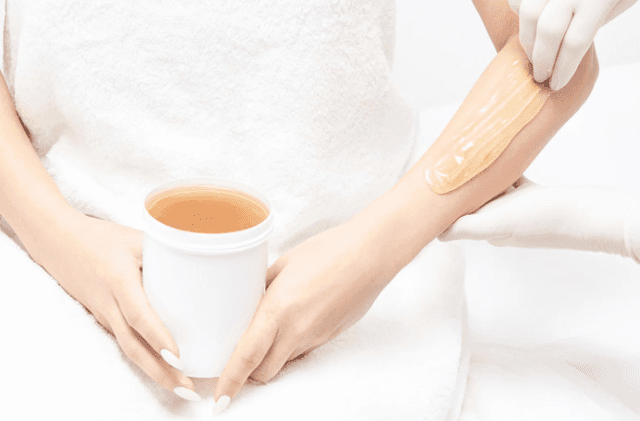 Beauté des pieds + pose de vernis semi-permanent (1h30)